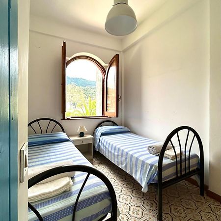 Villa VISTA MARE Su tre piani con giardino Falerna Esterno foto