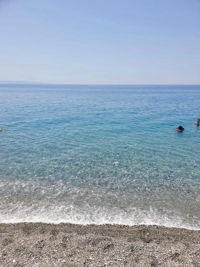 Villa VISTA MARE Su tre piani con giardino Falerna Esterno foto