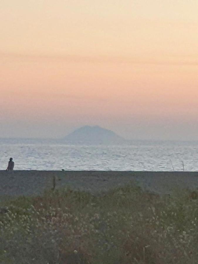 Villa VISTA MARE Su tre piani con giardino Falerna Esterno foto