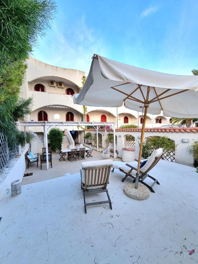 Villa VISTA MARE Su tre piani con giardino Falerna Esterno foto